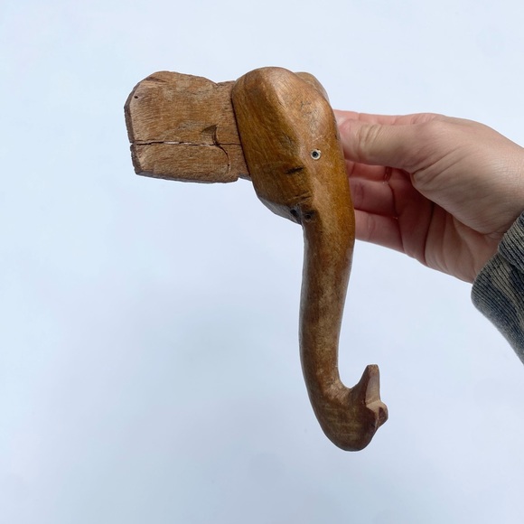 Vintage Hardcarved Wood Elephant Wall Hook Hanger - Picture 5 of 6